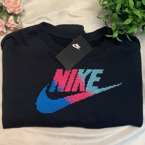 Nike Sweaters - 💕Nike Women's Dri-FIT Multi Fleece Sweater